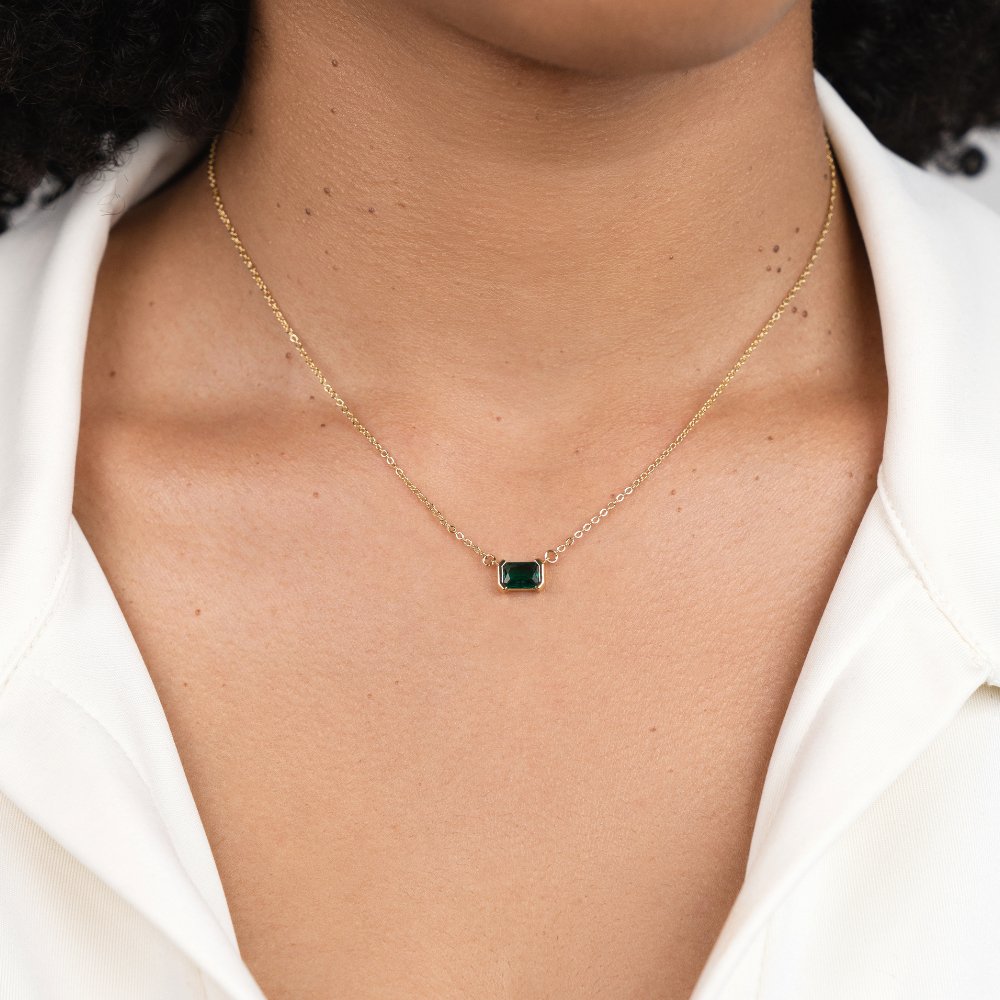 Pendentif délicat avec émeraude