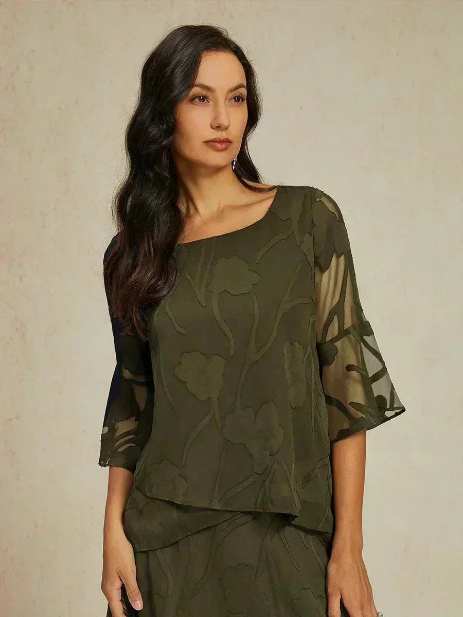 Blouse en chiffon avec des bords asymétriques élégants