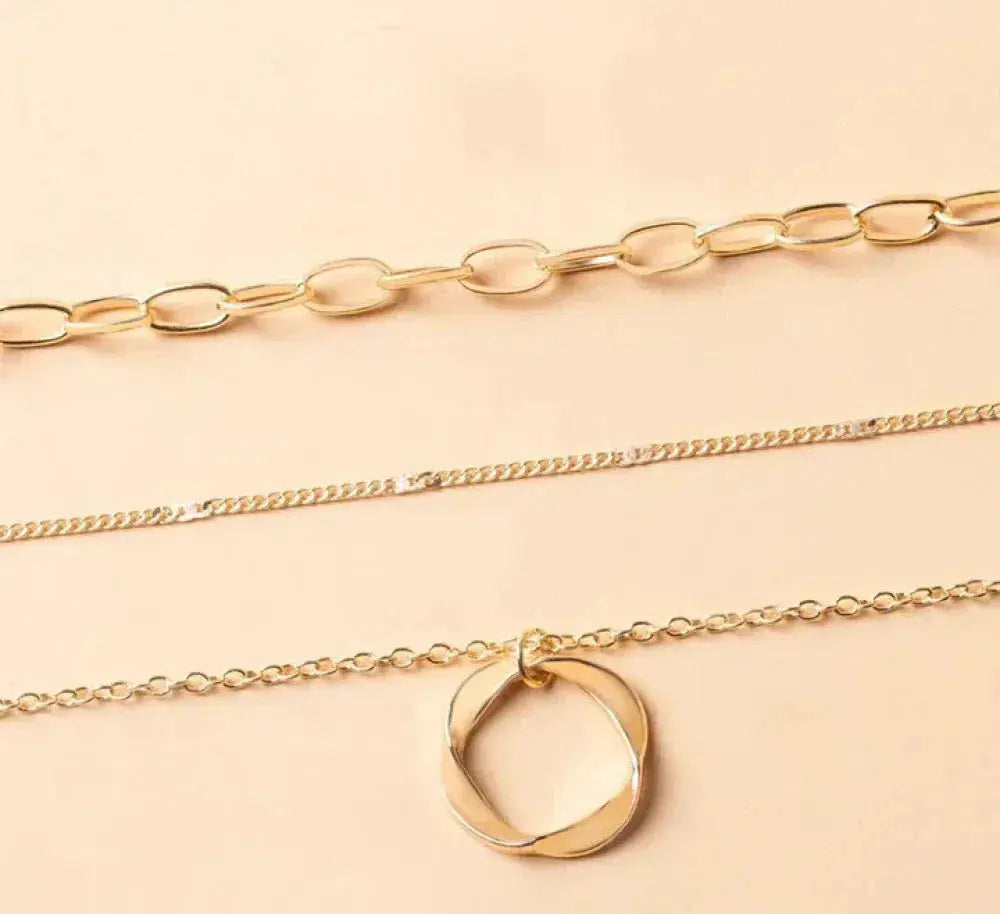 Collier classique en or avec pendentif