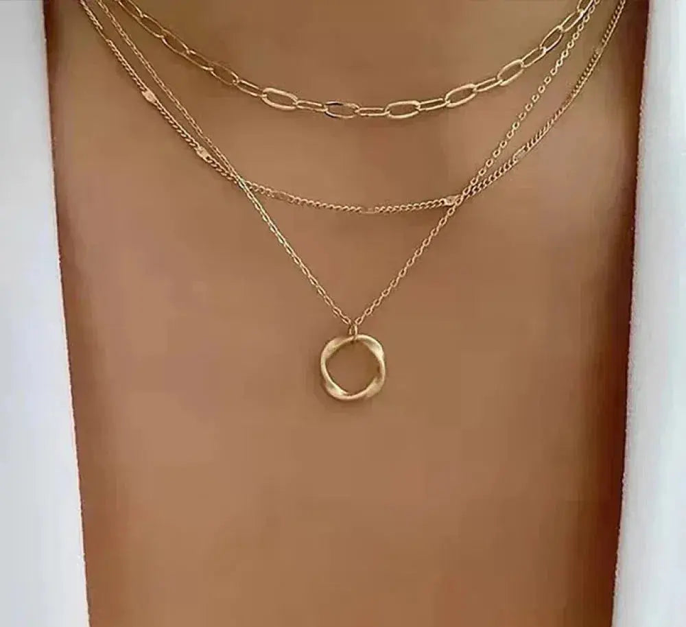 Collier classique en or avec pendentif