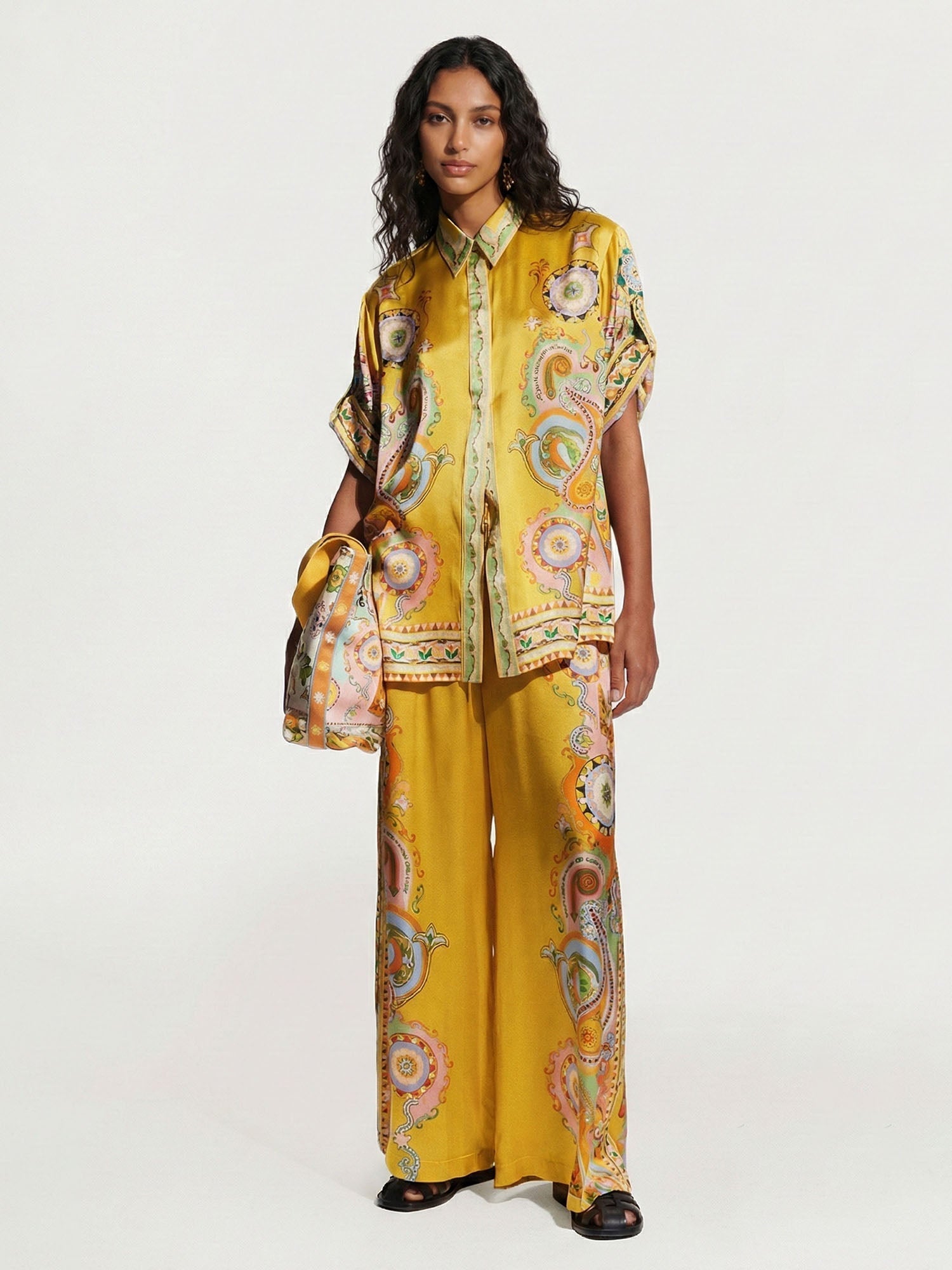 Pantalons larges avec imprimé moderne